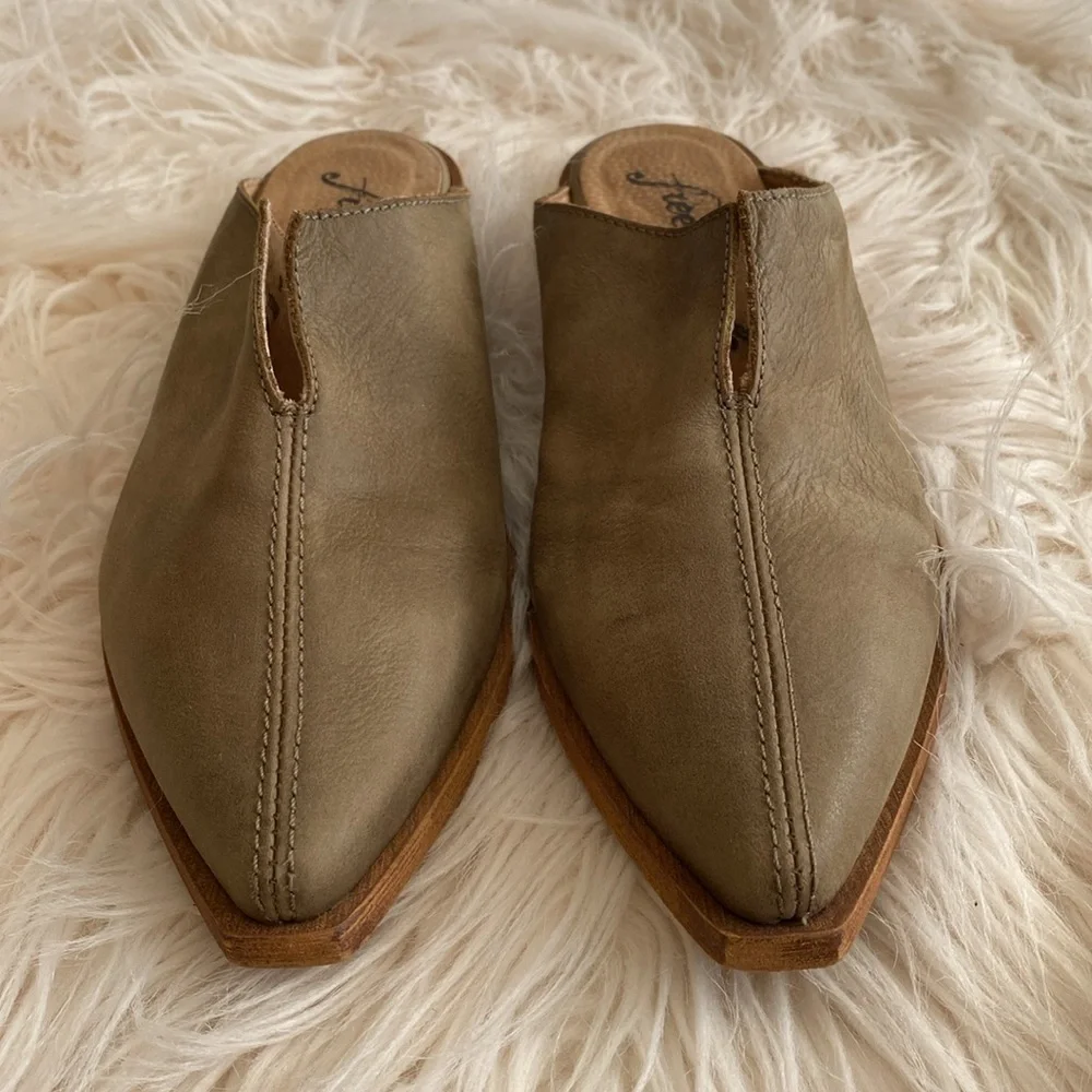 FREE PEOPLE flats